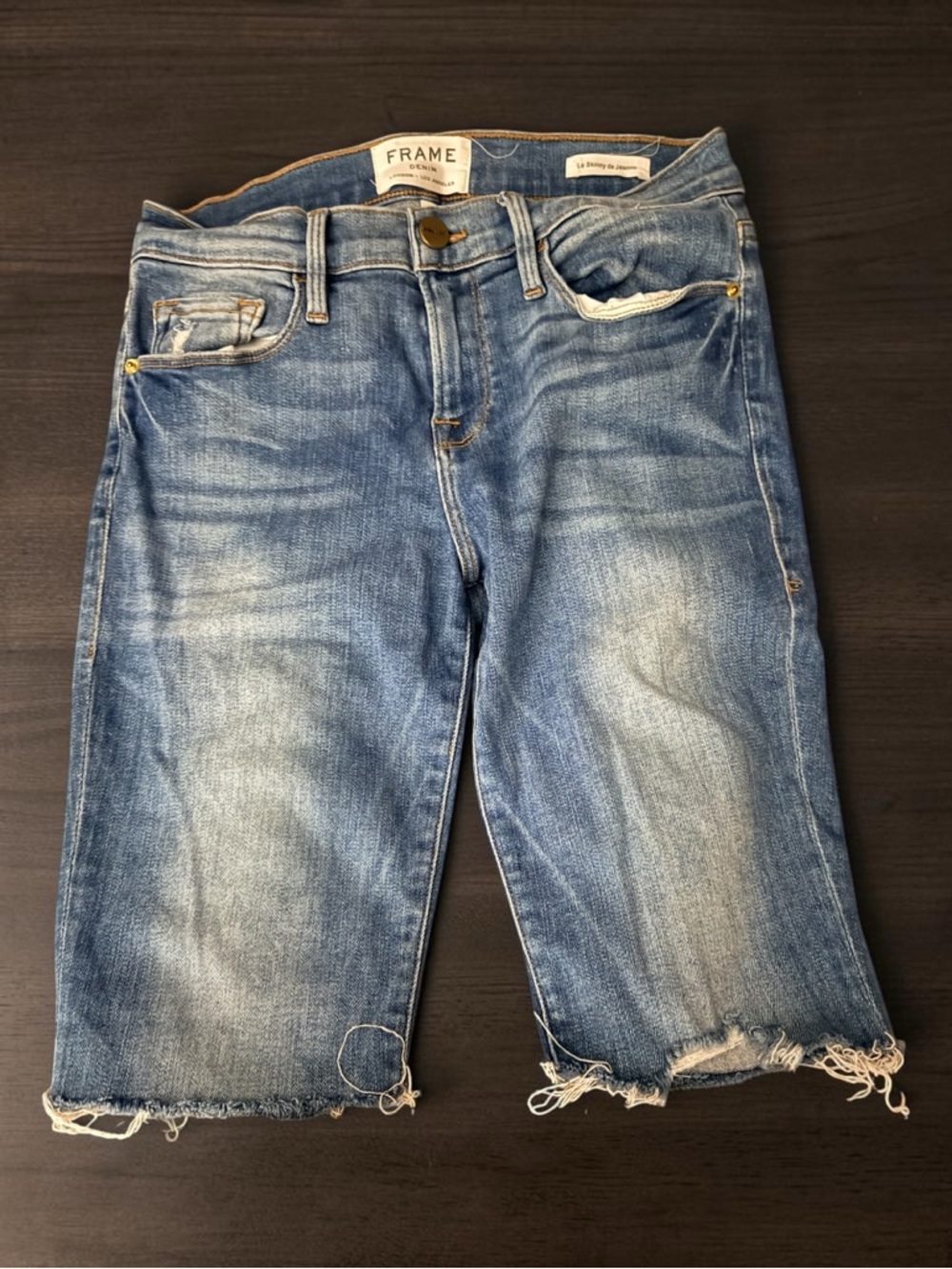 FRAME LIGHT BLUE WASH CUT OFF BERMUDA SHORTS FRAYED HEM SKINNY LEG CUT SIZE 26